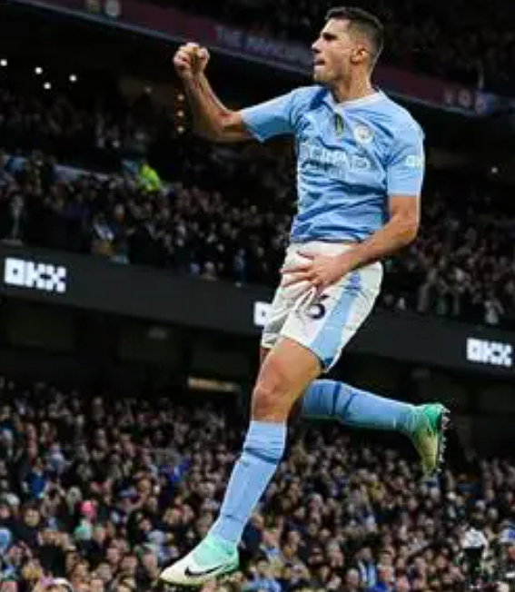 皇马有意罗德里：中场引援新动向与曼城态度